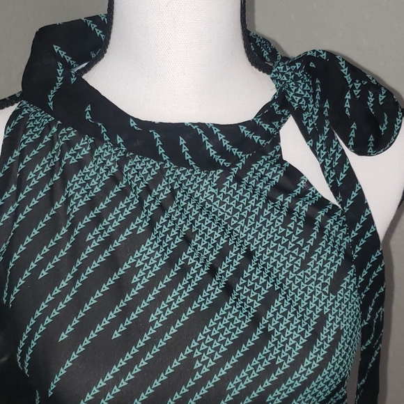 Top - Picture 2 of 9